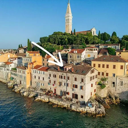 Apartment In Mit Terrasse Und Meerblick Rovinj
