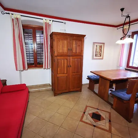 Apartment In Mit Terrasse Und Meerblick Rovinj